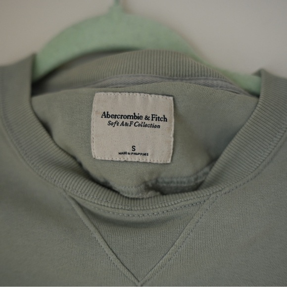 Abercrombie & Fitch Sage Green Sweatshirt Crewneck Size Small - Picture 3 of 9